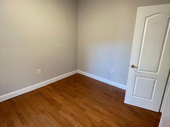 5th image of 384 Baldwin Ave APT 18