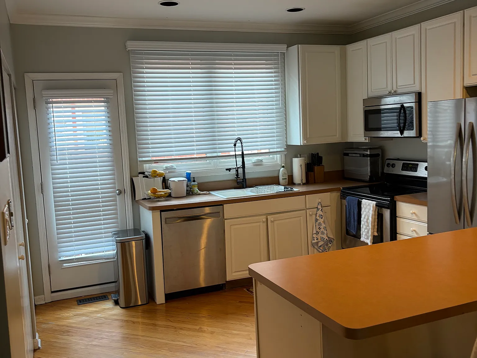 2 bed, 1800 sqft, $4,400 — Photo 2