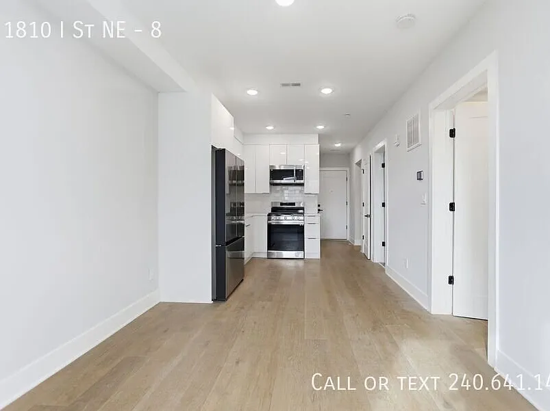 Lovely 2 BR+ 2 BA Condo in Carver-Langston! — Photo 2