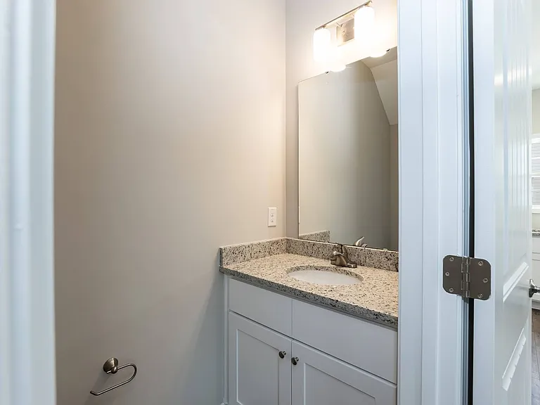 208 S Leslie St — Photo 10
