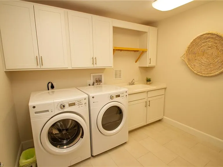 172 Indies Dr E #8-102 — Photo 28