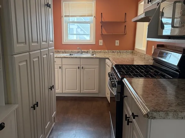 9 Andrew St #1A, Cambridge, MA 02139