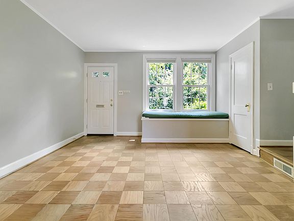 5th image of 1400 S Edgewood St APT 537