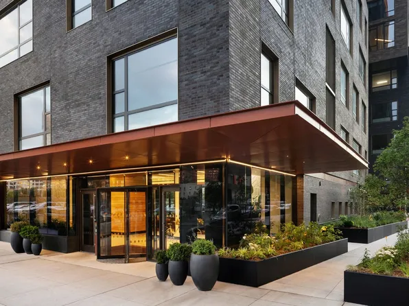 662 Pacific Street image 11 of 31