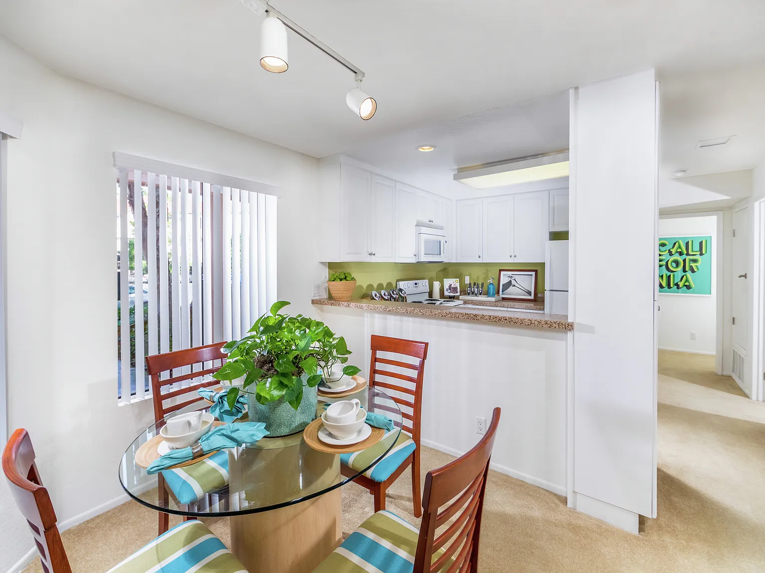 Berkeley-Columbia Court Apartments — Photo 2
