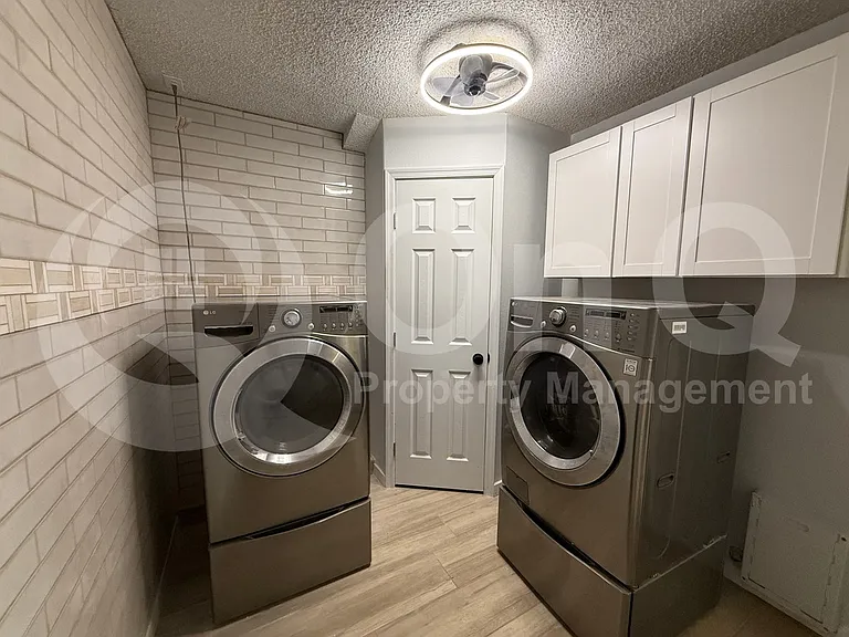 3037 W Monmouth St — Photo 32