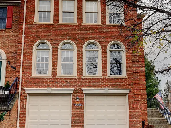 20948 Sandstone Sq, Sterling, VA 20165