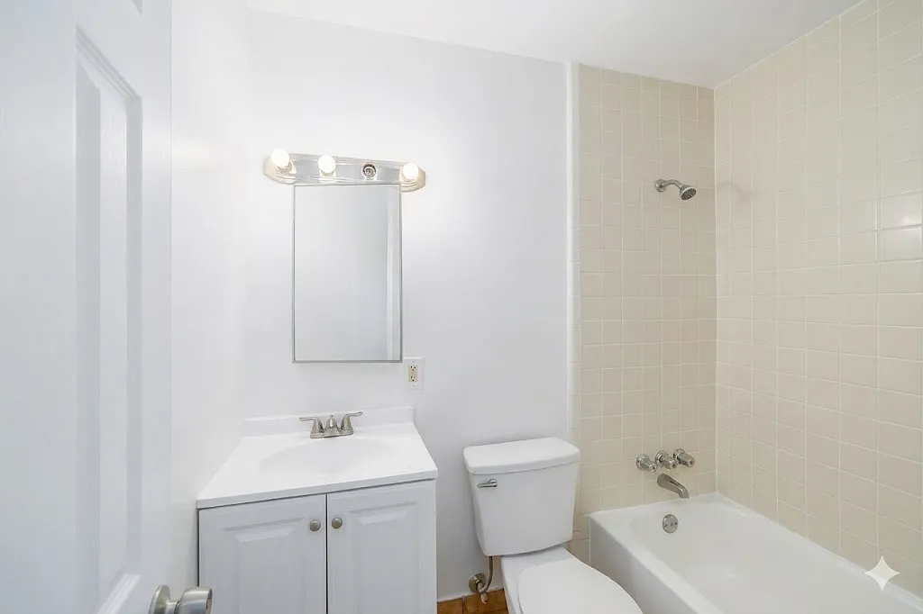 Plaza Estates — Photo 3
