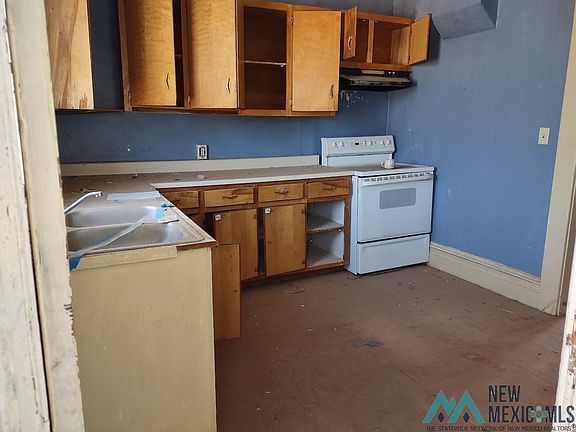 3rd image of 223 W Elm St