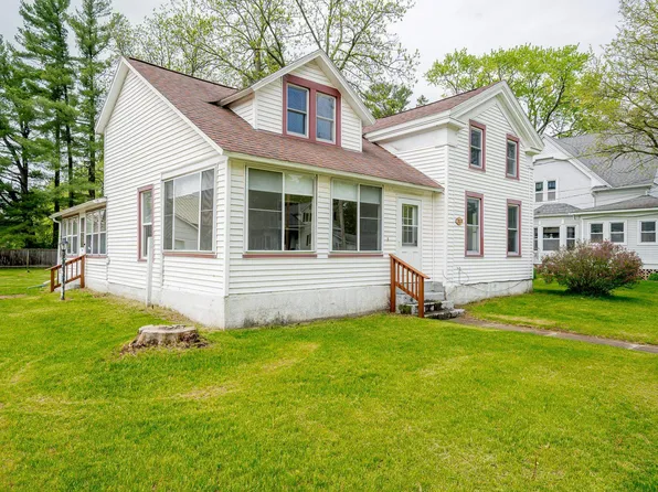 302 N Scott St, Wautoma, WI 54982