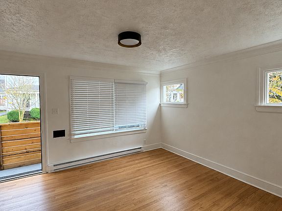 3rd image of 637 N Skidmore St