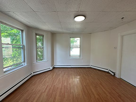 3rd image of 39 Louis St #2