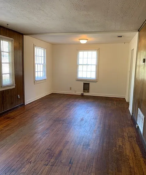 1717 Clover Dr — Photo 5
