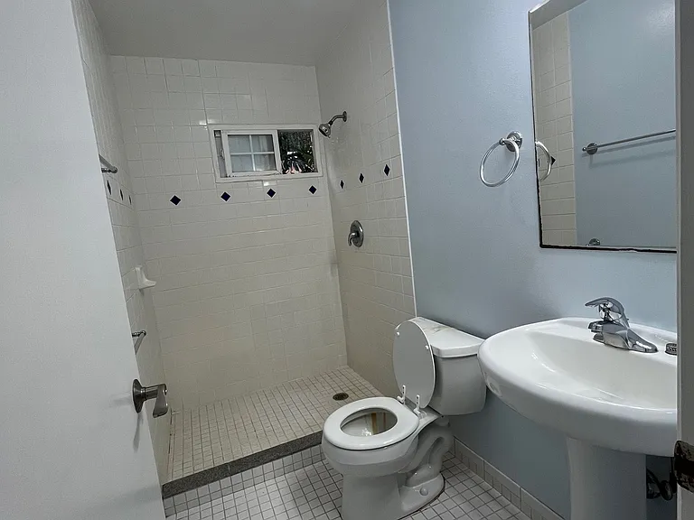 2324 S Beretania St #A — Photo 4
