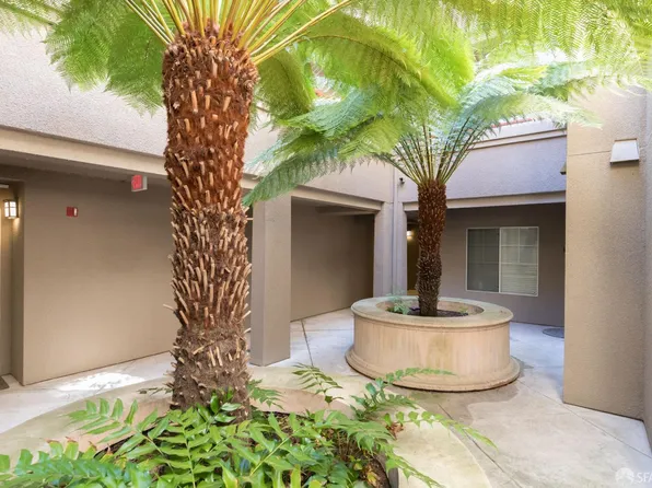 240 Caldecott Ln Unit 108, Oakland, CA 94618