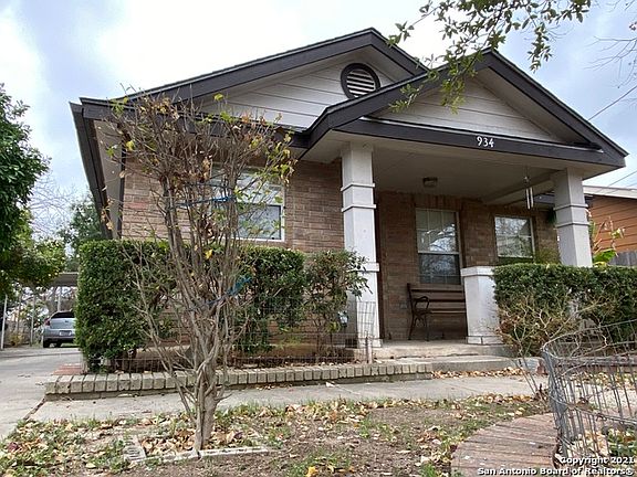 3rd image of 934 Arbor Pl
