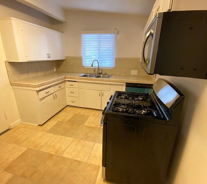 1st image of 420 N Oakland Ave APT 21