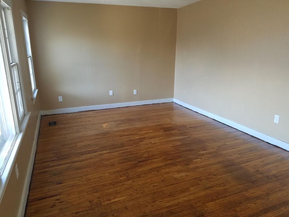 2nd image of 715 E 4th St