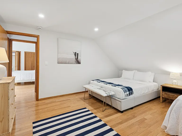 151 Kings Point Rd — Photo 17