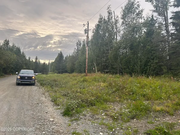 8840 W McQuire Ln, Wasilla, AK 99623