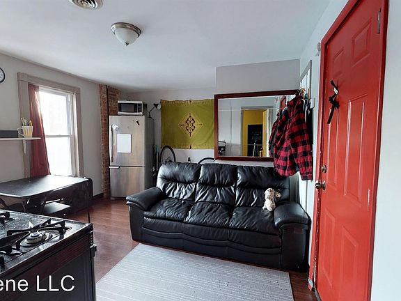 4th image of 24 Centenary St APT 3