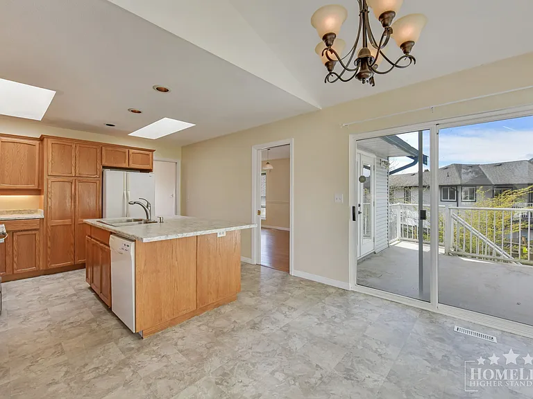 6375 187a St #UPPER HOUSE — Photo 16