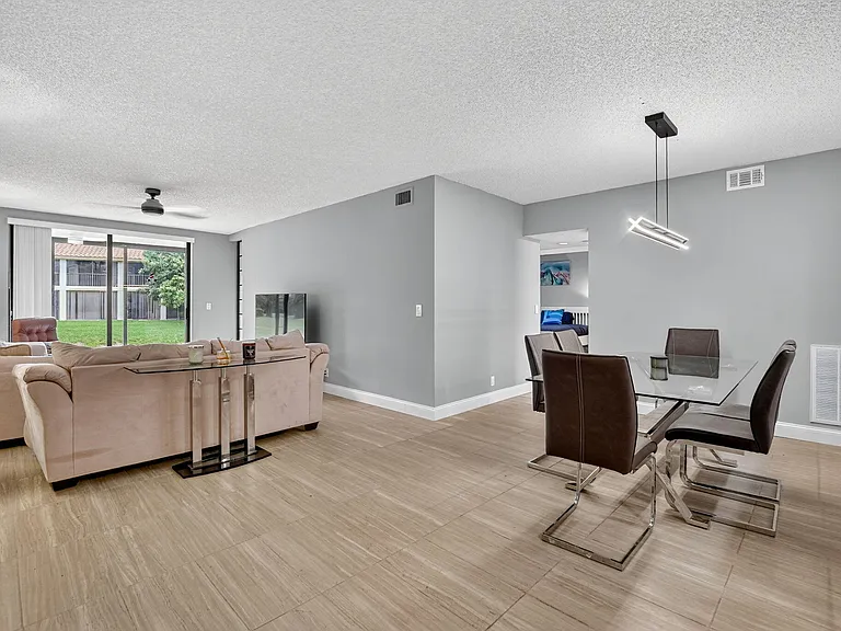 7773 La Mirada Dr — Photo 6