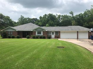 112 Oak Colony Dr, Angleton, TX 77515