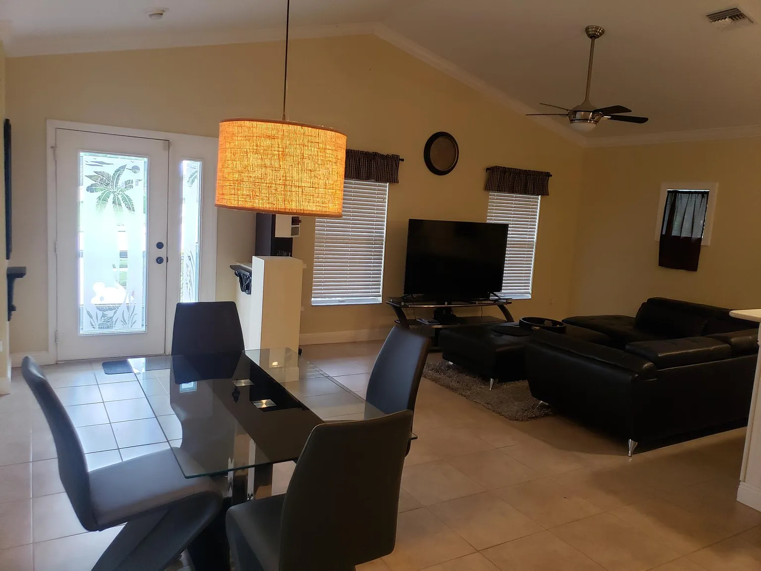 3 bed, 1287 sqft, $2,000 — Photo 3