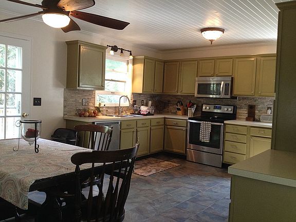 2nd image of 1004 Cottonwood Dr