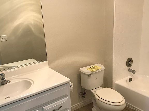 5th image of 2326 Greenbrier Dr APT 21