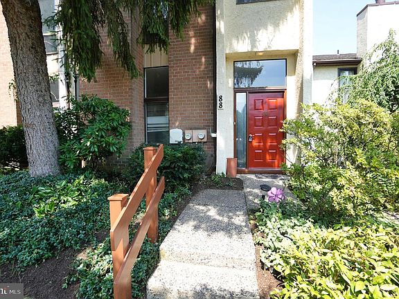 3rd image of 88 Palace Ct