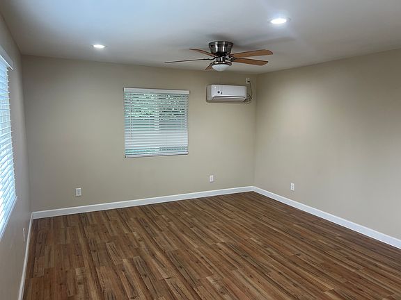 3rd image of 13649 E Hartsville St