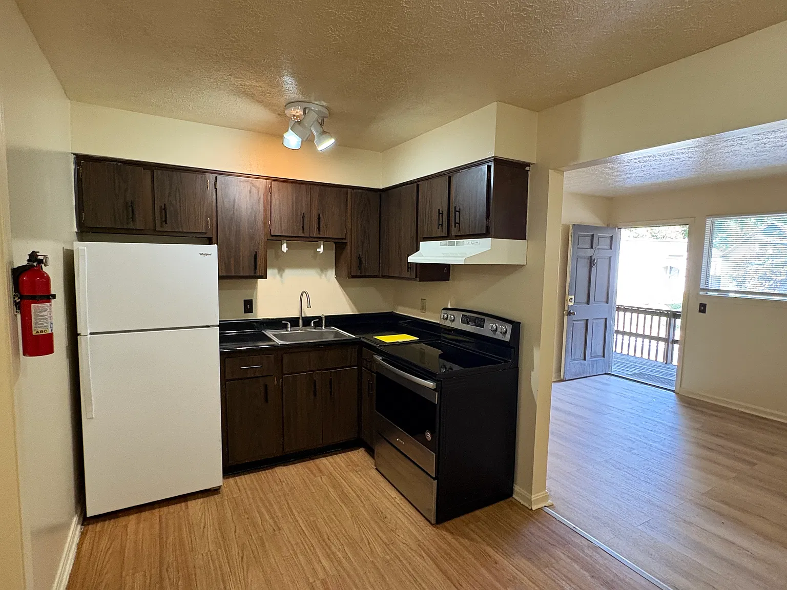1 bed, 596 sqft, $895 — Photo 3