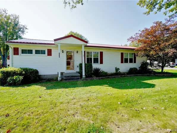 2526 Transit Rd, Newfane, NY 14108