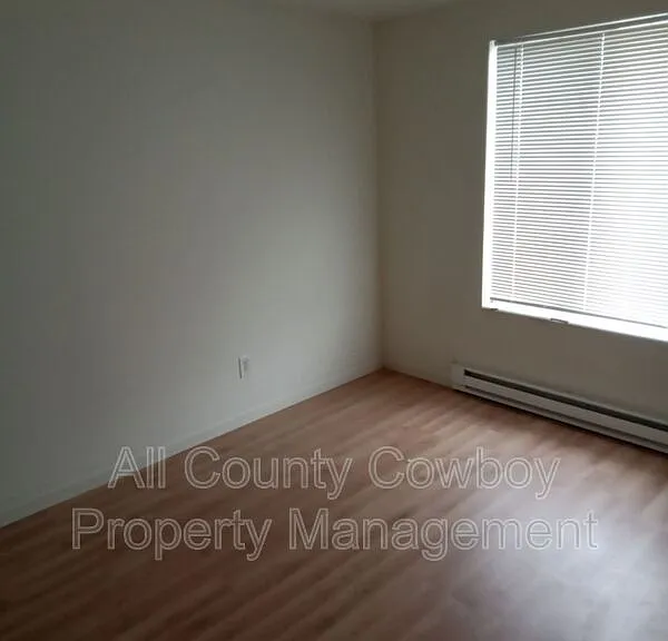 705 Ferris Ct #4 — Photo 5