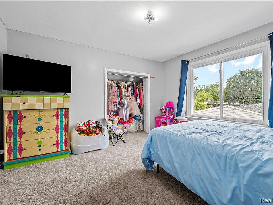 20310 Melvin St, photo 19