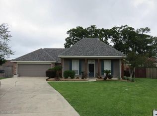 422 Crest Cir, Youngsville, LA 70592