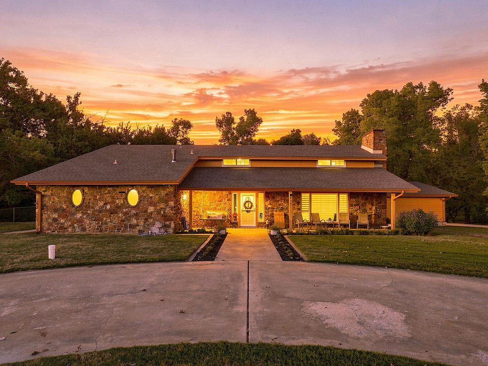 1st image of 120 Creekside Dr