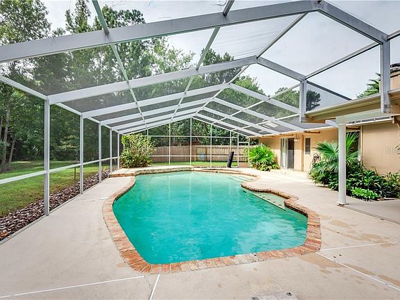 4th image of 746 Riverbend Blvd