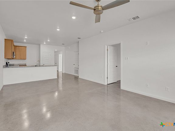 5th image of 901 Wax Myrtle Ct
