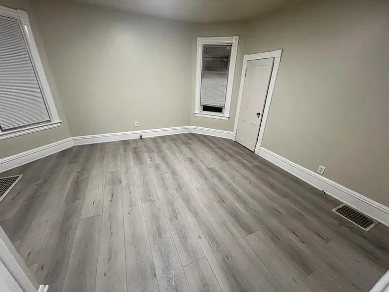 598 Lord St #1 — Photo 12