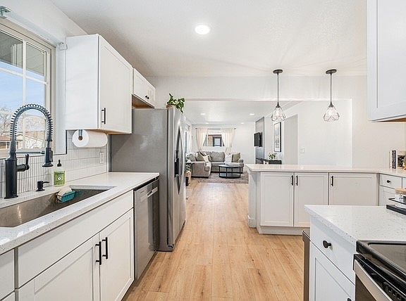 4th image of 4684 Estes St