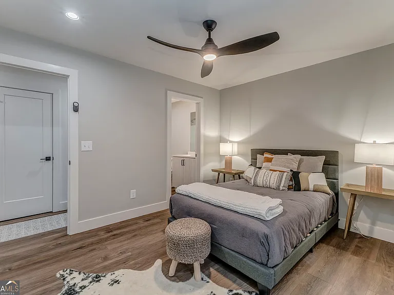 77 Chateau Dr — Photo 47