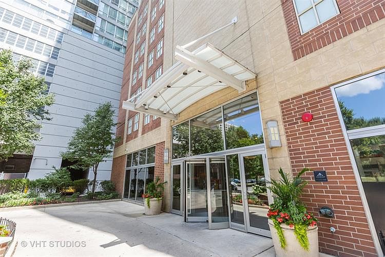 1st image of 645 N Kingsbury St APT 2607