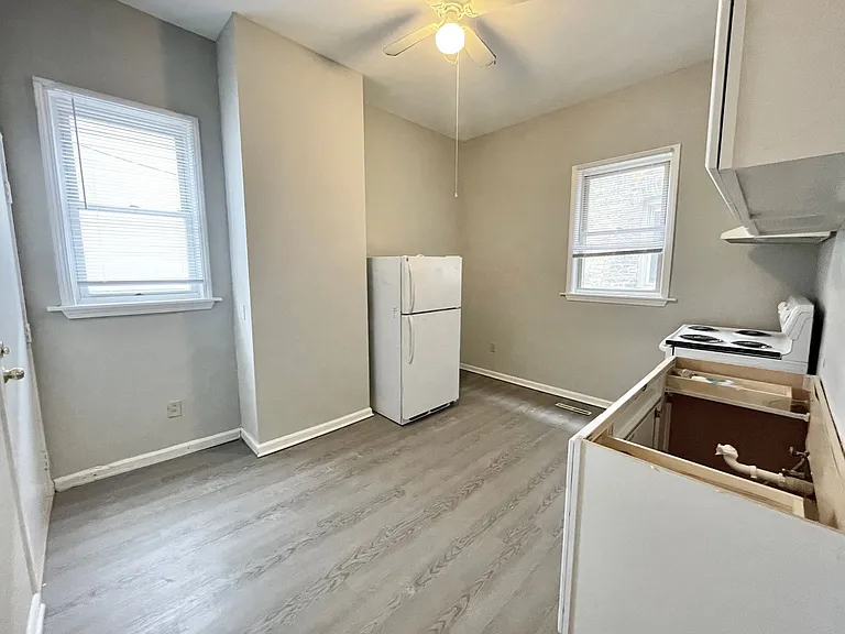 1718-34 E Lafayette Pl — Photo 3