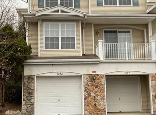 1042 Robin Ct #700, Green Brook, NJ 08812
