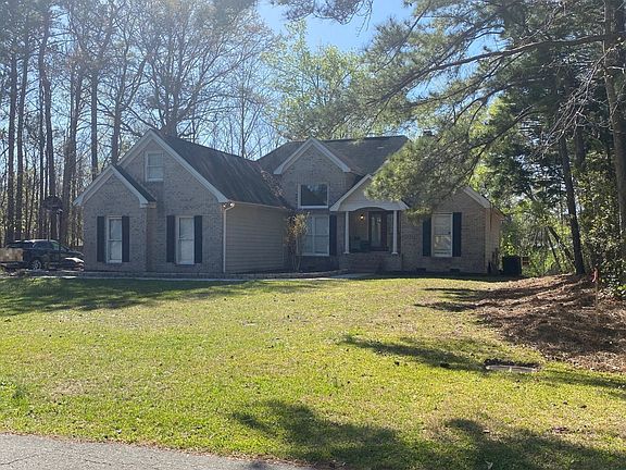 2nd image of 901 Haymarket Ln