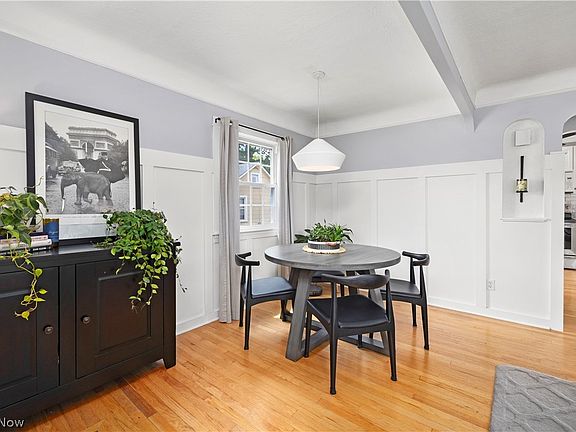 3rd image of 464 Parkside Dr