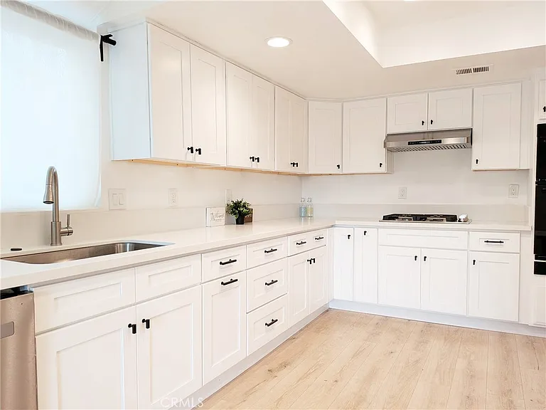 660 E Workman St — Photo 10